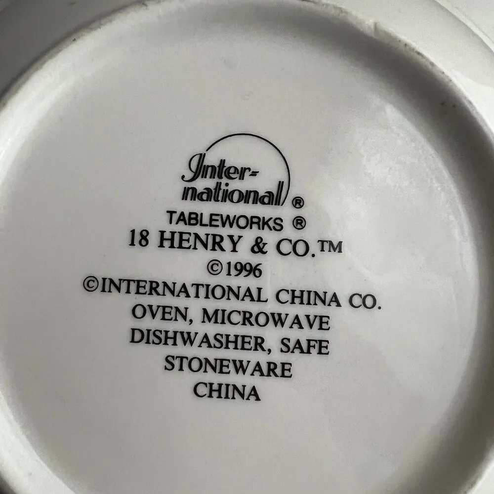 18 Henry & Company Farm Animals Checker Band Rimmed 10